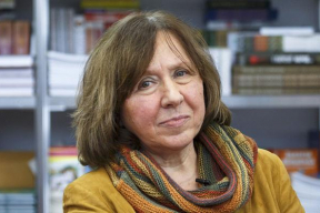 Святлана Алексіевіч: «Чырвоны чалавек не знік. Ён страляе ва Украіне, піша даносы ў Расіі, запускае наноў сталінскую машыну»