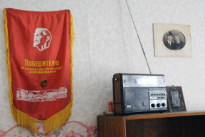 «К нам заходят учителя и начинают плакать». В деревне на Дятловщине работает музей советской эпохи