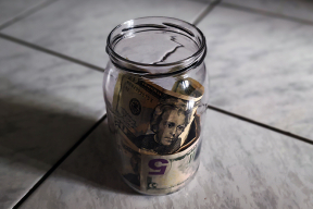 «Побежали менять доллары, а что делать»